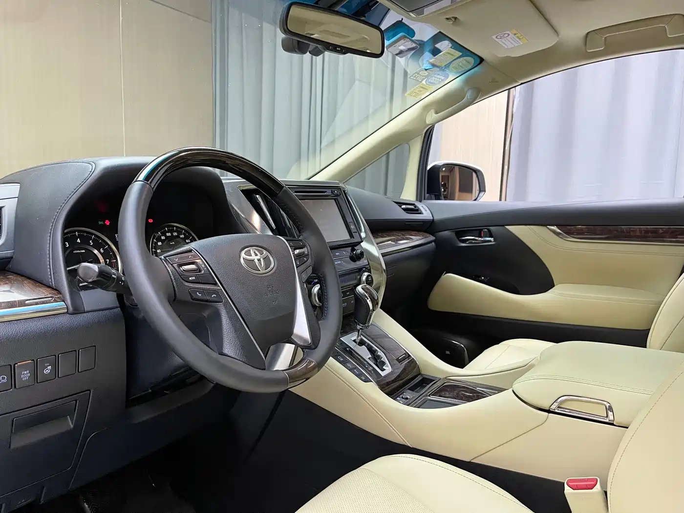 Toyota Alphard 2018 Facelift 3.5L Luxury Edition фото 4