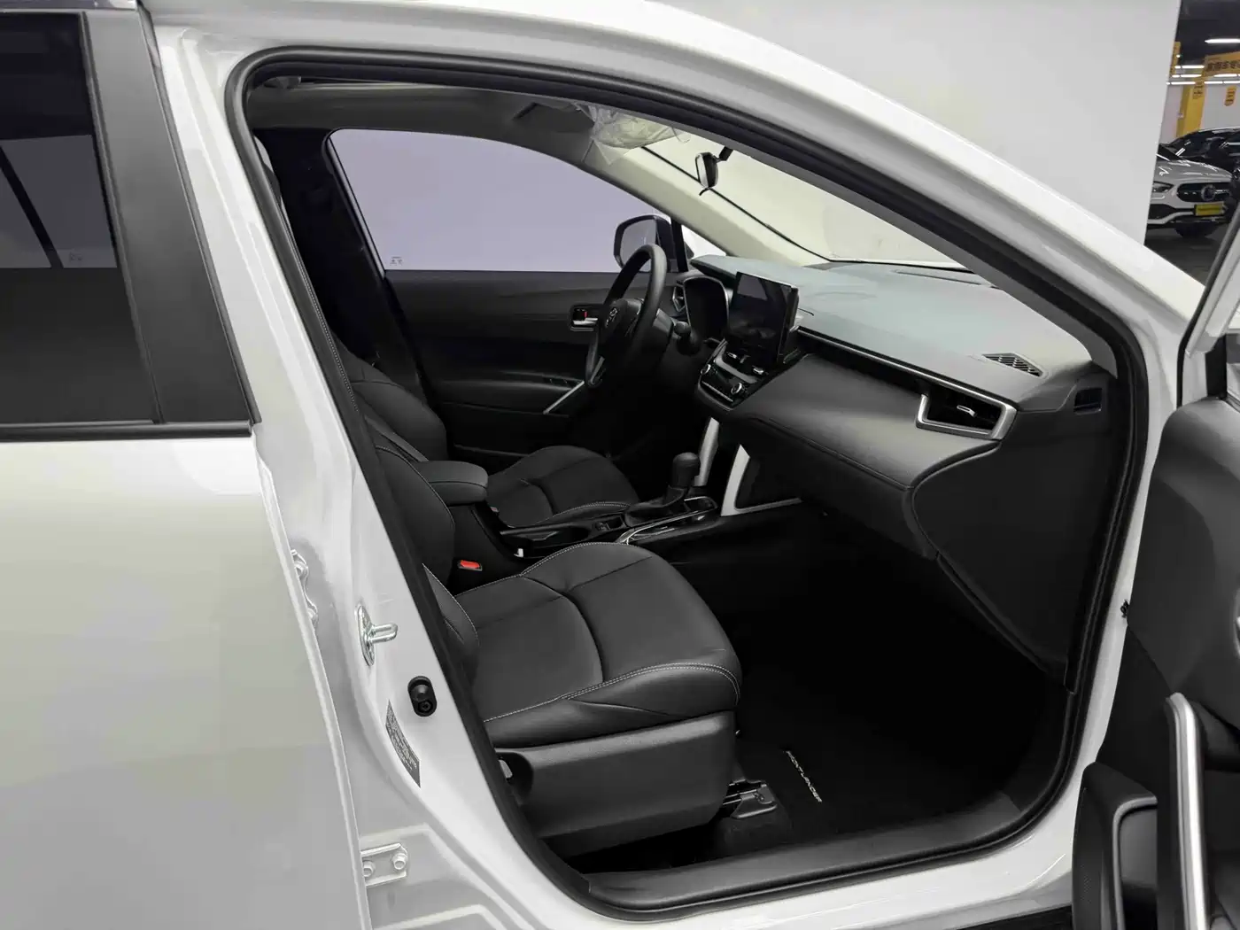 Toyota Frontlander 2023 2.0L Smart Hybrid Dual Engine Luxury Edition фото 5