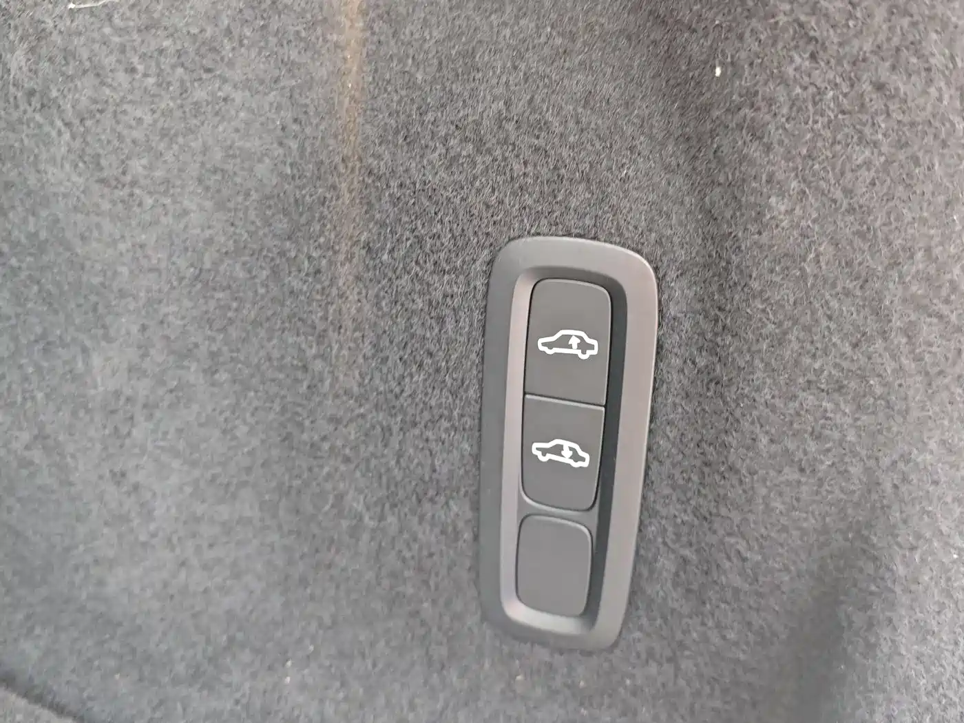 VOLVO XC60 PLUG-IN HYBRID