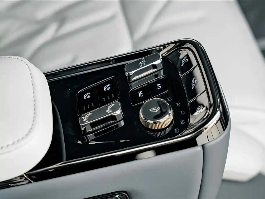 ZEEKR 009 2025 2024 6-seat Executive AWD 108kWh