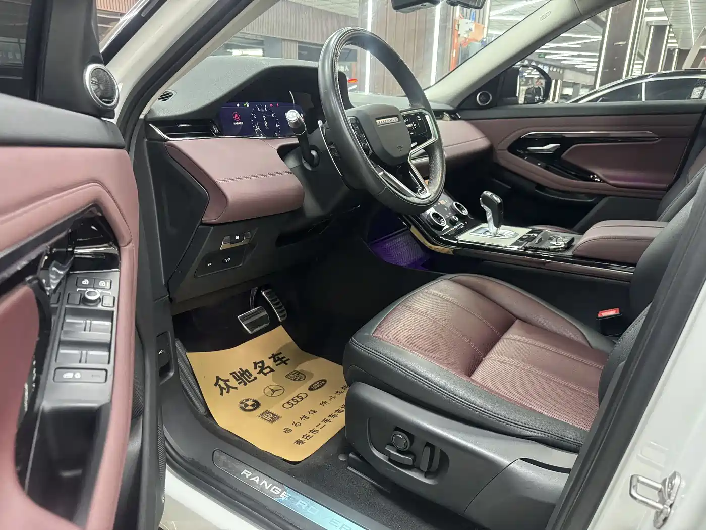 Land Rover Range Rover Evoque 2022 Range Rover Evoque L 249PS R-Dynamic Luxury Edition фото 4