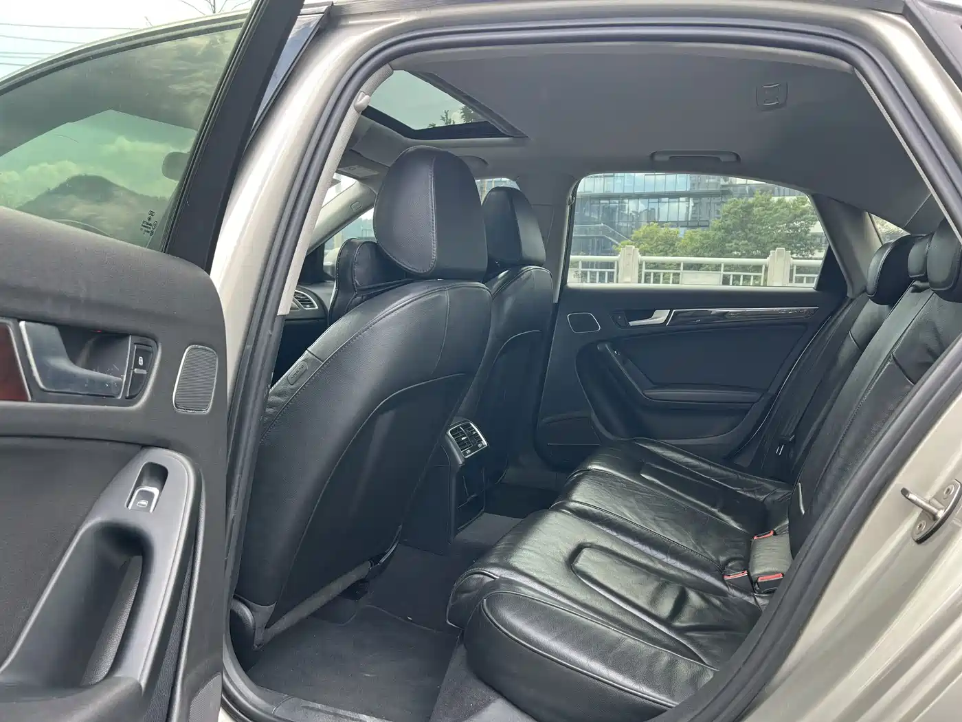 Фото 6 - Audi A4L