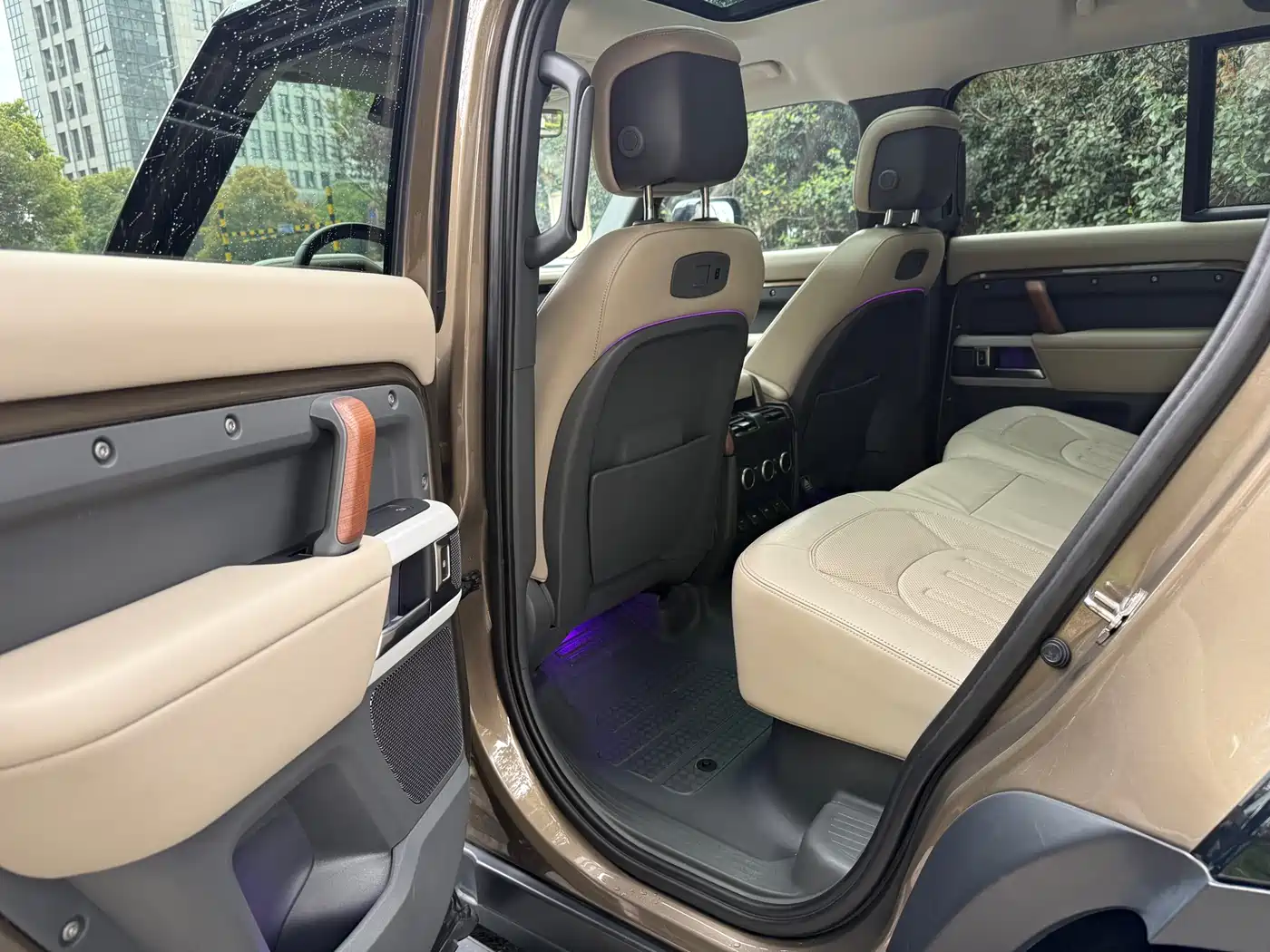 Land Rover Defender 2020 Model 110 P400 HSE фото 6