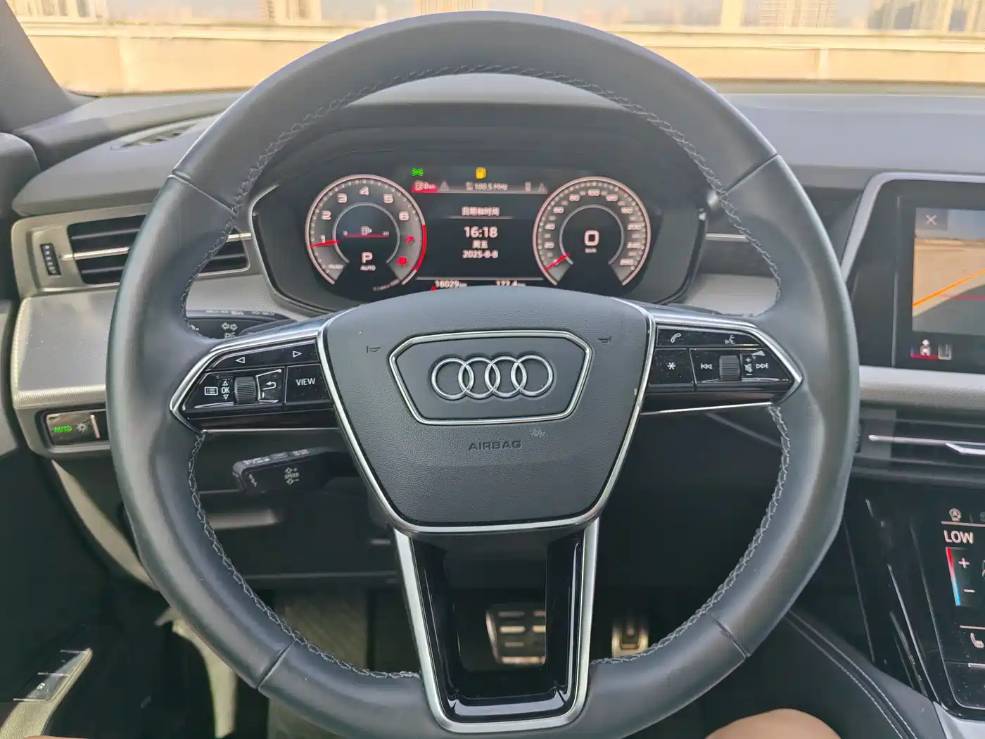 AUDI Q6