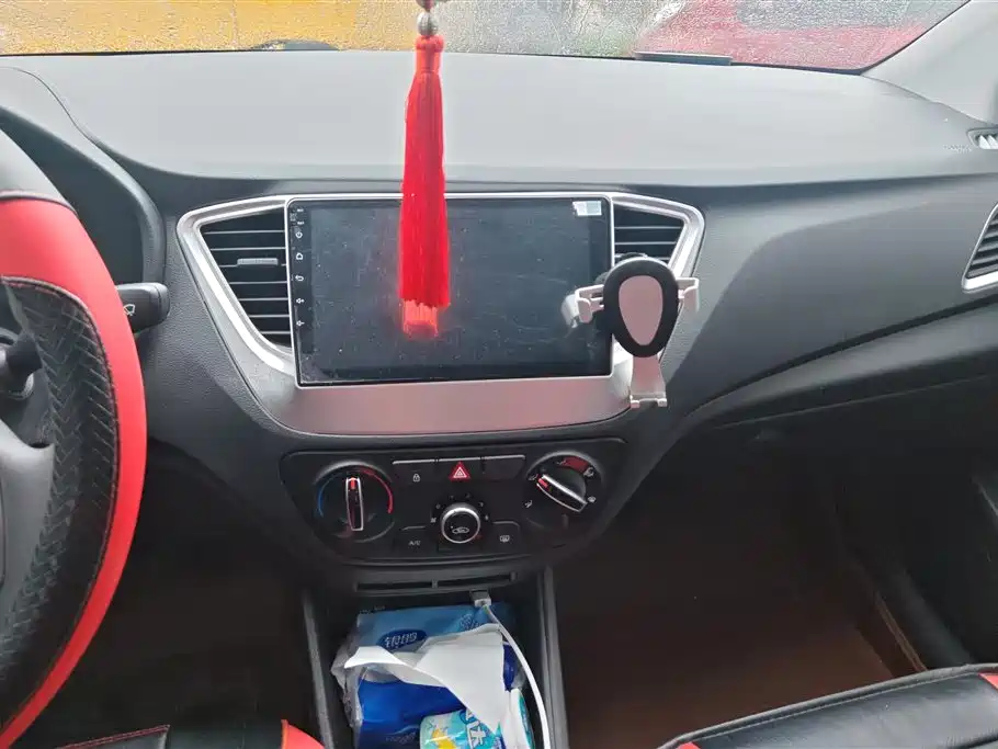 Hyundai Verna 2020 1.4L Manual GLS Cool Edition фото 13