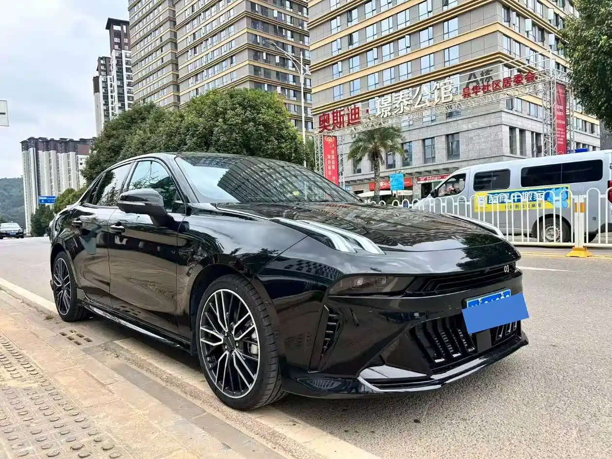 Фото 3 - Lynk & Co 03
