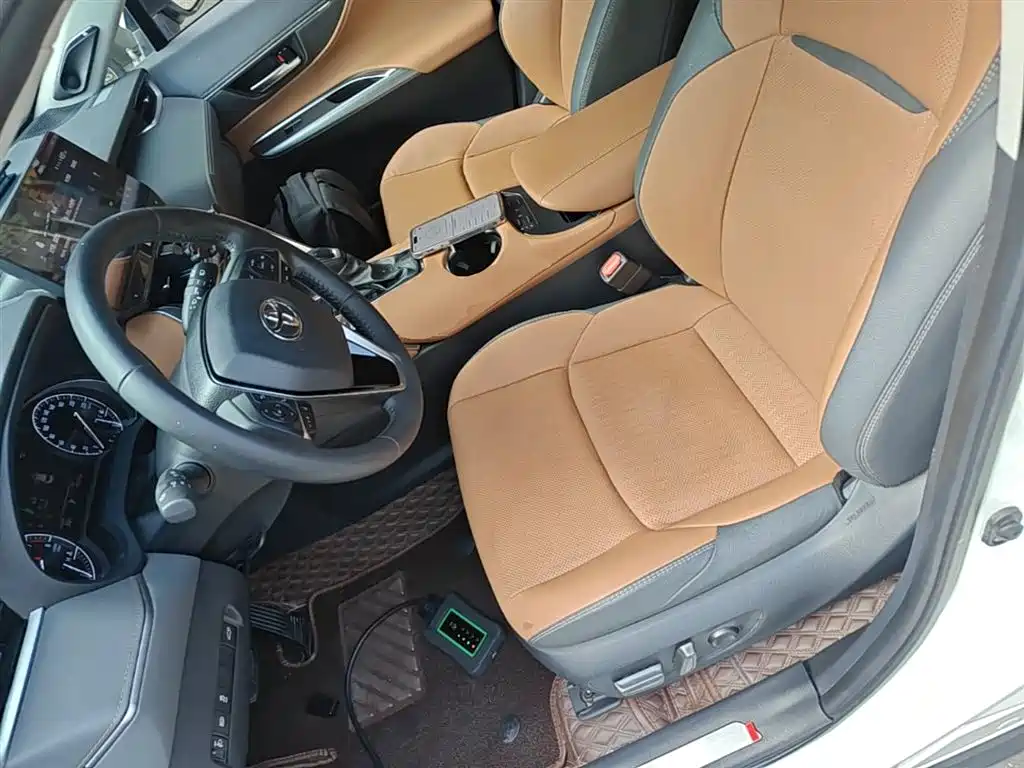 Toyota Venza 2022 2.0L CVT 2WD Premium фото 15
