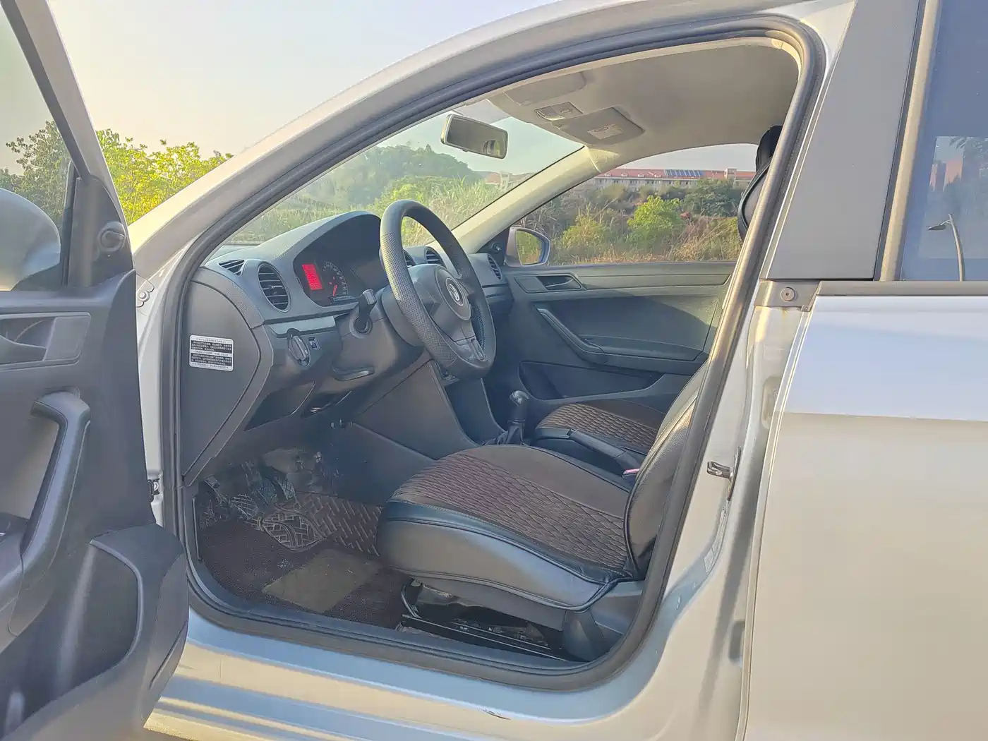 Volkswagen Jetta 2015 1.6L Manual Trend фото 8