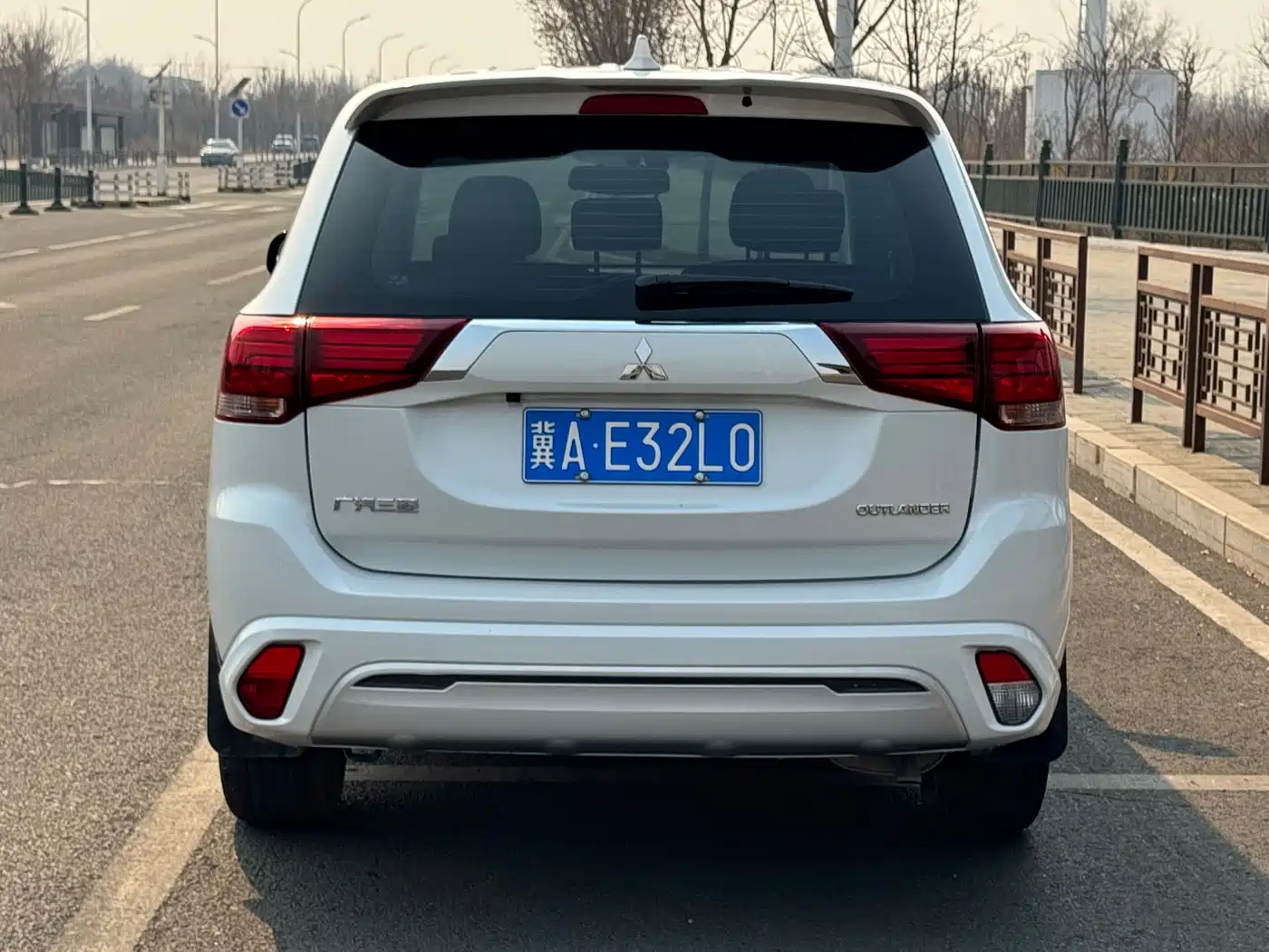 MITSUBISHI OUTLANDER