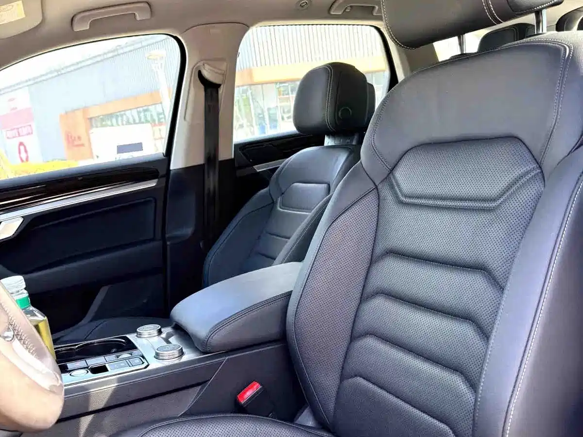 Фото 9 - Volkswagen Touareg
