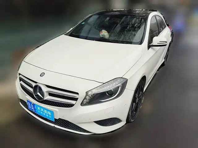 Mercedes-Benz A-Class (Import) 2015 A 180 — фото 1