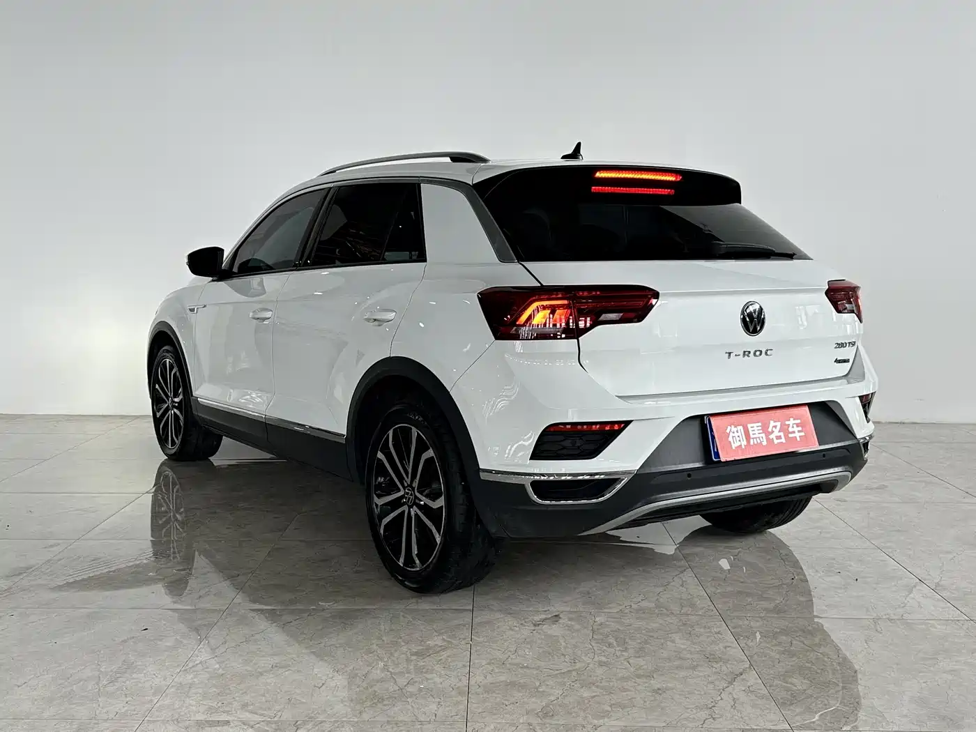 Volkswagen T-ROC 2021 Facelift 280TSI DSG 4WD Luxury Smart Connect Edition фото 2