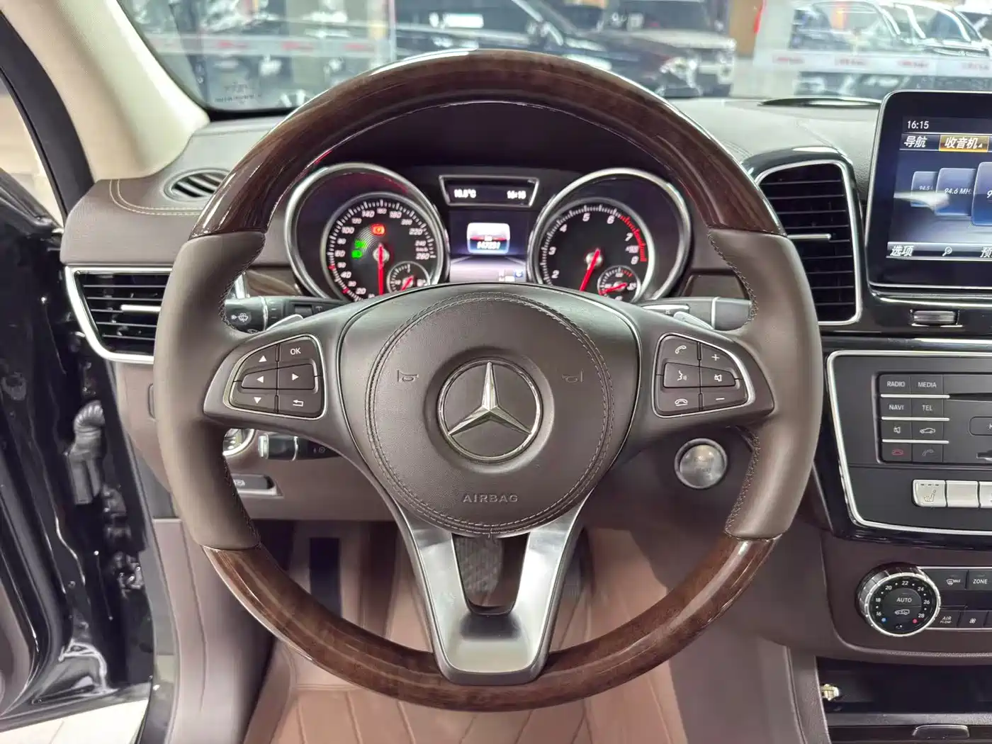 Mercedes-Benz GLS 2018 Facelift GLS 400 4MATIC Sport фото 8