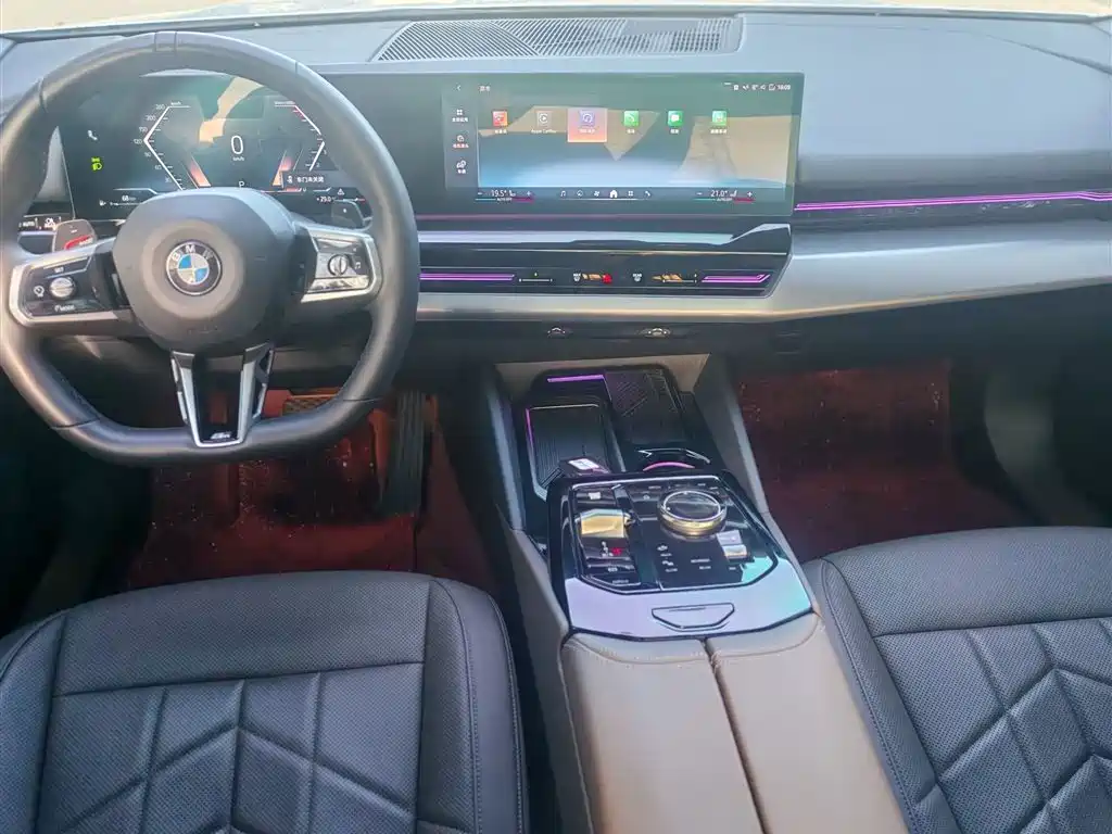 BMW 5 Series 2024 525Li M Sport Package фото 14