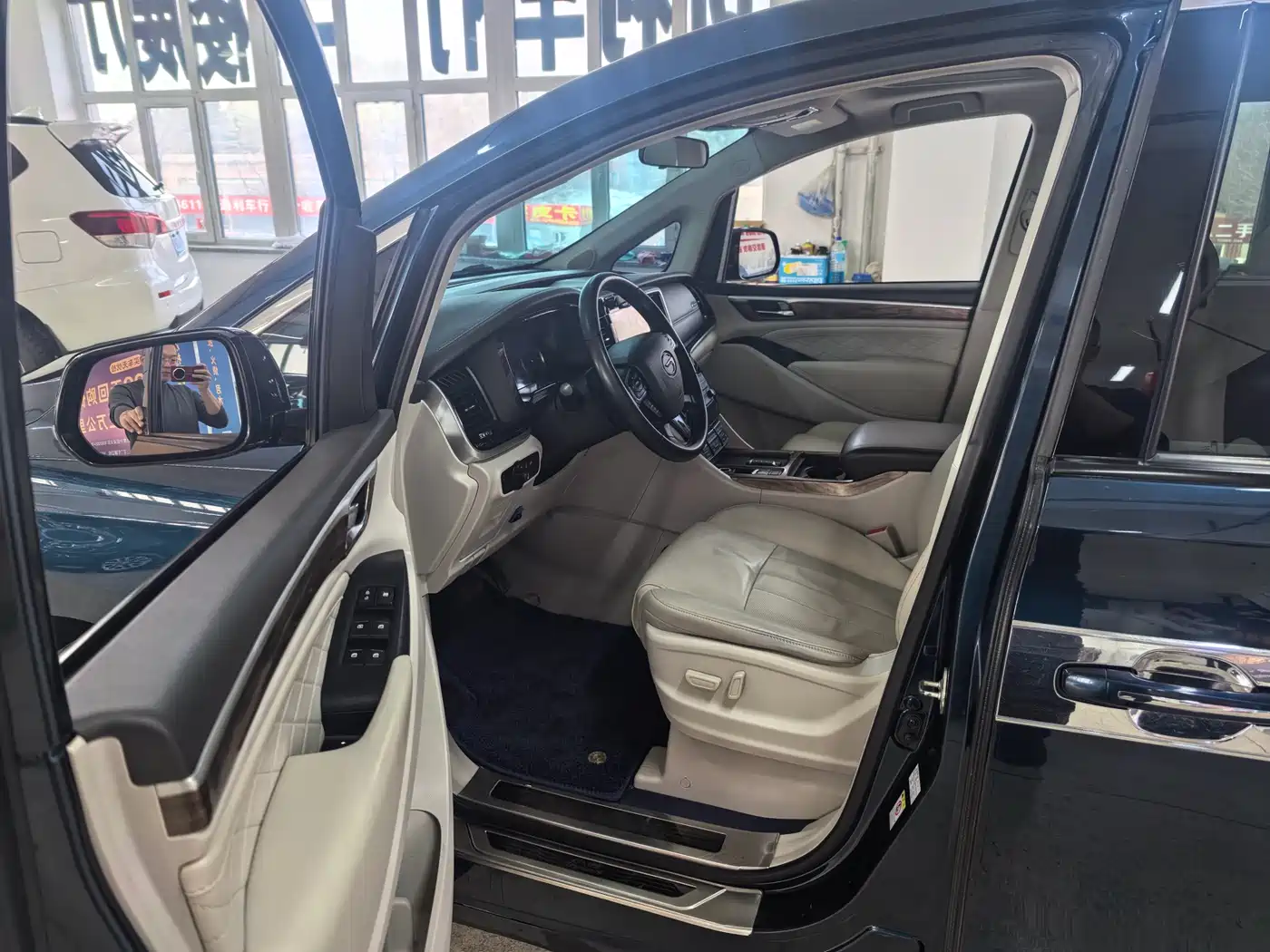 GAC Trumpchi Trumpchi M8 2018 320T Exclusive Edition фото 7