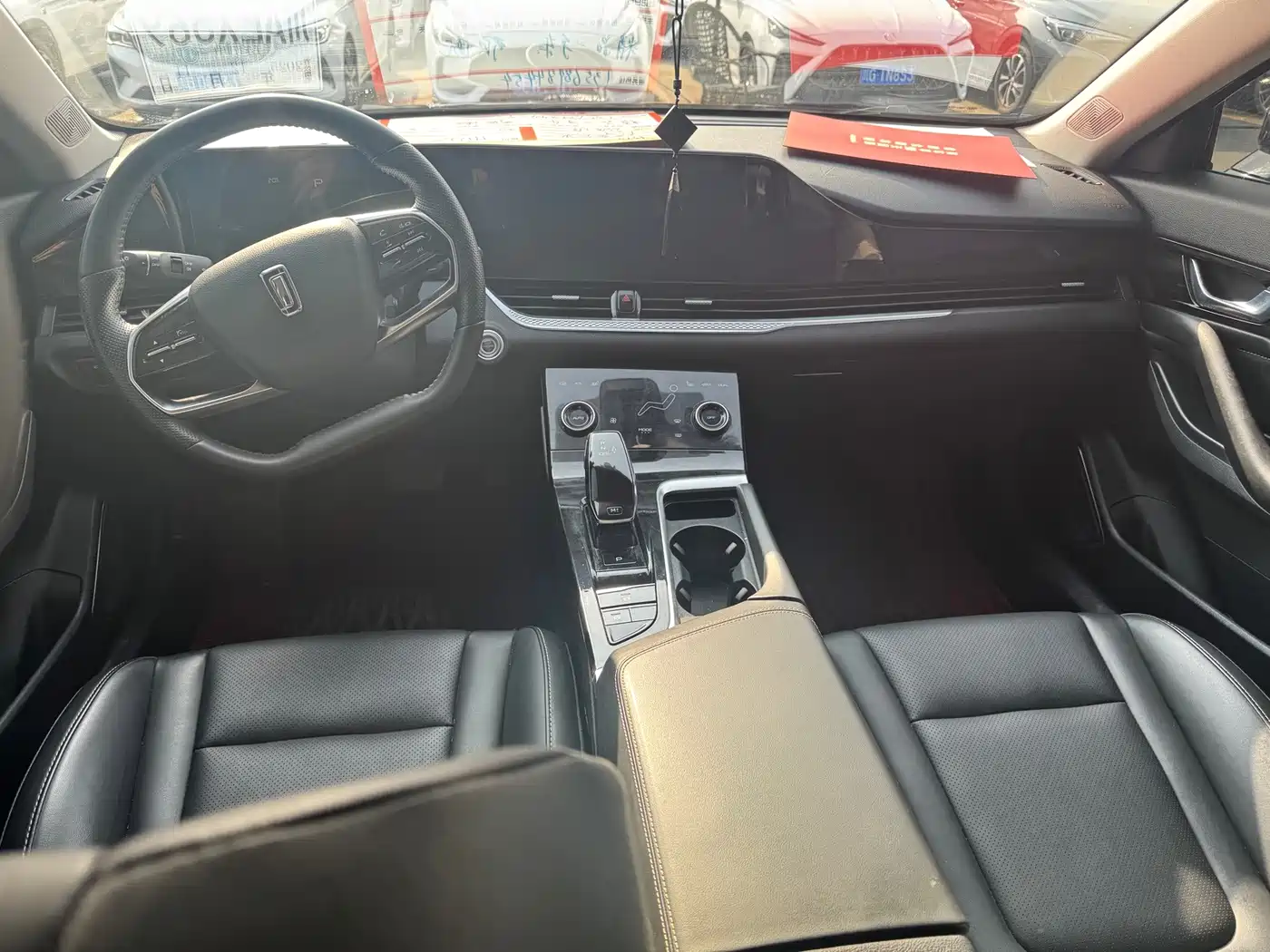 Фото 14 - Besturn B70