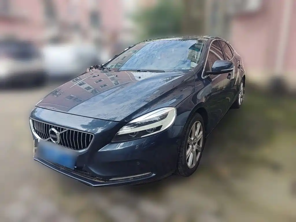 Фото 1 - Volvo V40