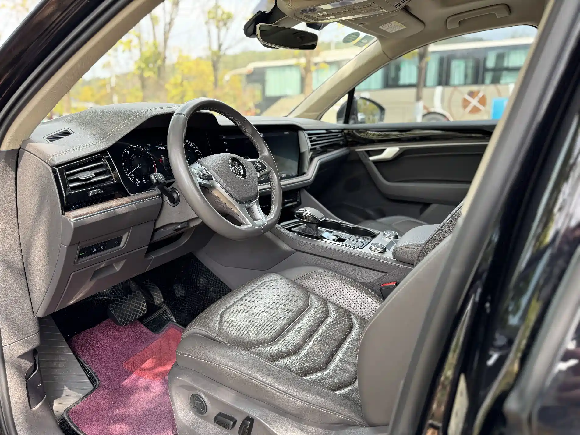 Фото 12 - Volkswagen Touareg