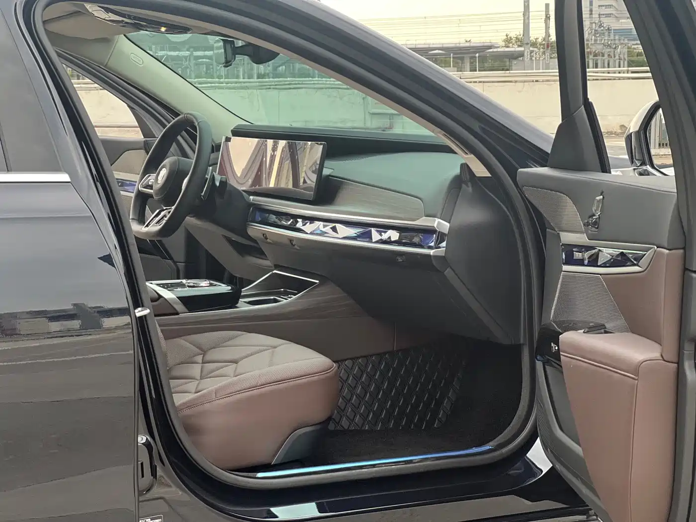 BMW 7 Series 2023 Model 735Li M Sport Package фото 6
