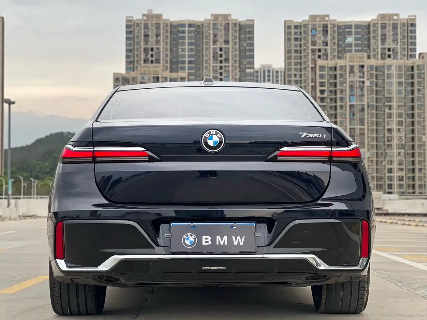 BMW 7 Series 2023 Model 735Li M Sport Package фото 10