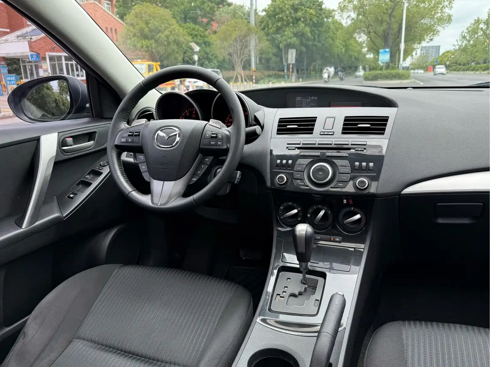 Photo 11 - Mazda Mazda3 Axela
