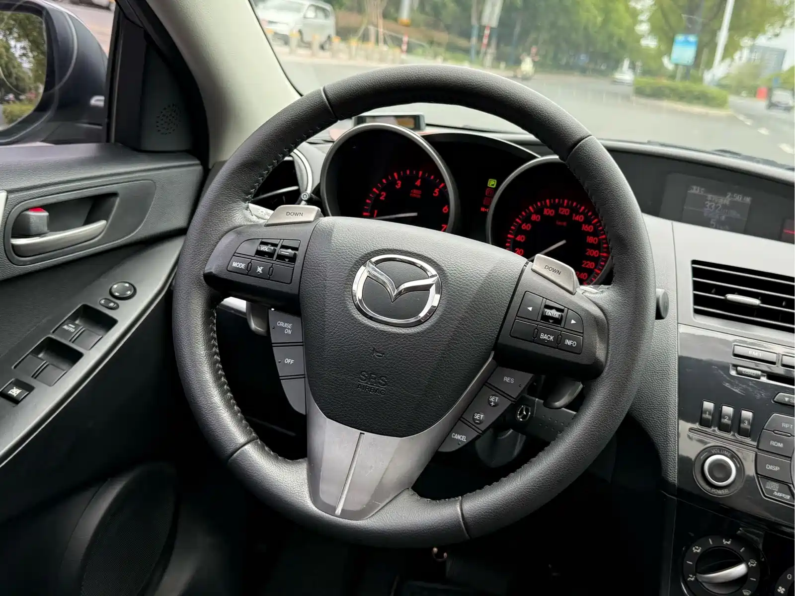 Photo 13 - Mazda Mazda3 Axela