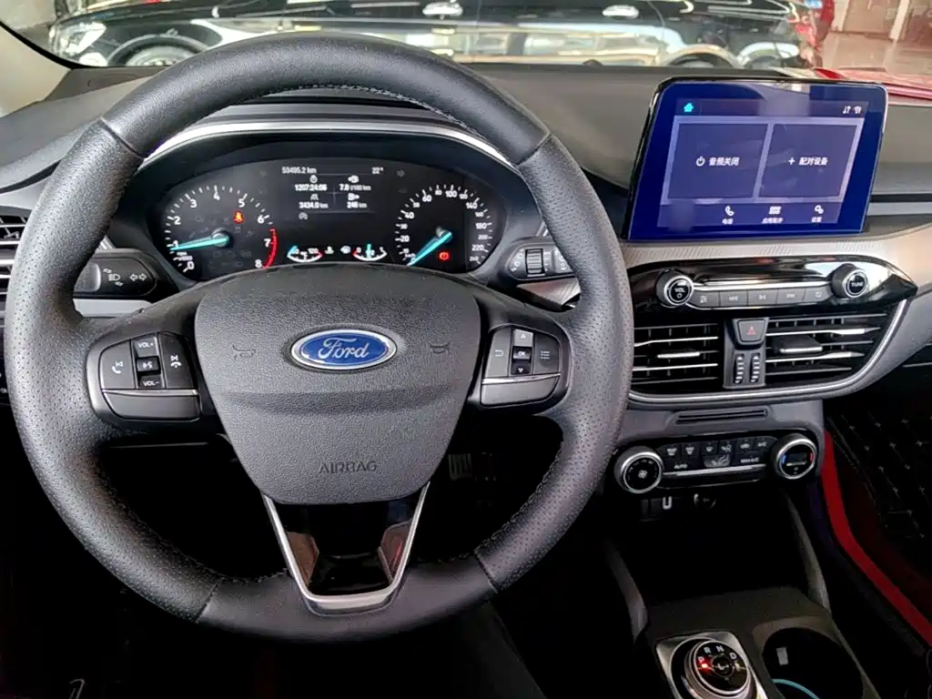 Фото 10 - Ford Focus