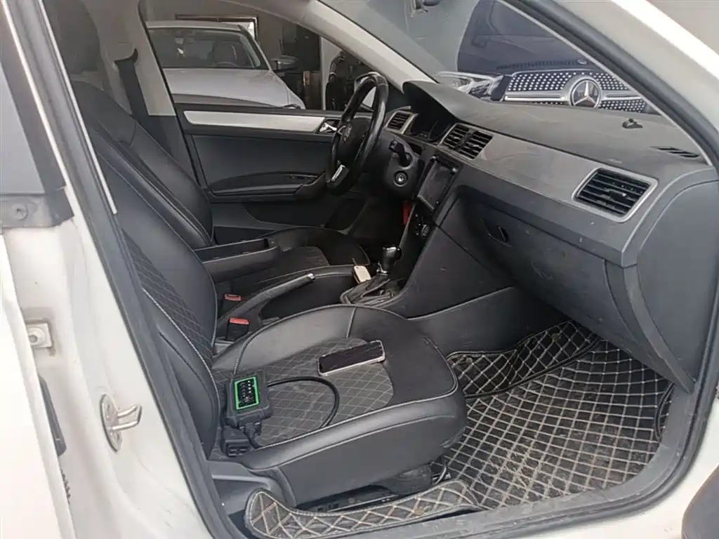 Škoda Skoda Rapid Spaceback 2018 1.6L Automatic Comfort фото 25