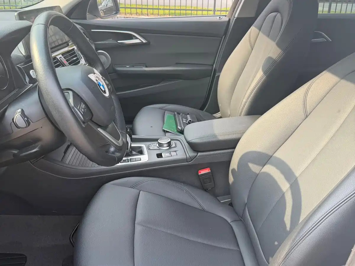 BMW 1 Series 2022 120i M Sport фото 9