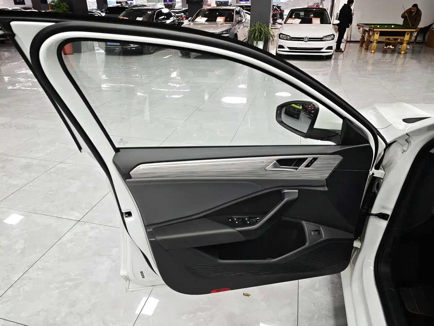 Volkswagen Sagitar 2023 300TSI DSG Surpassing Edition фото 15