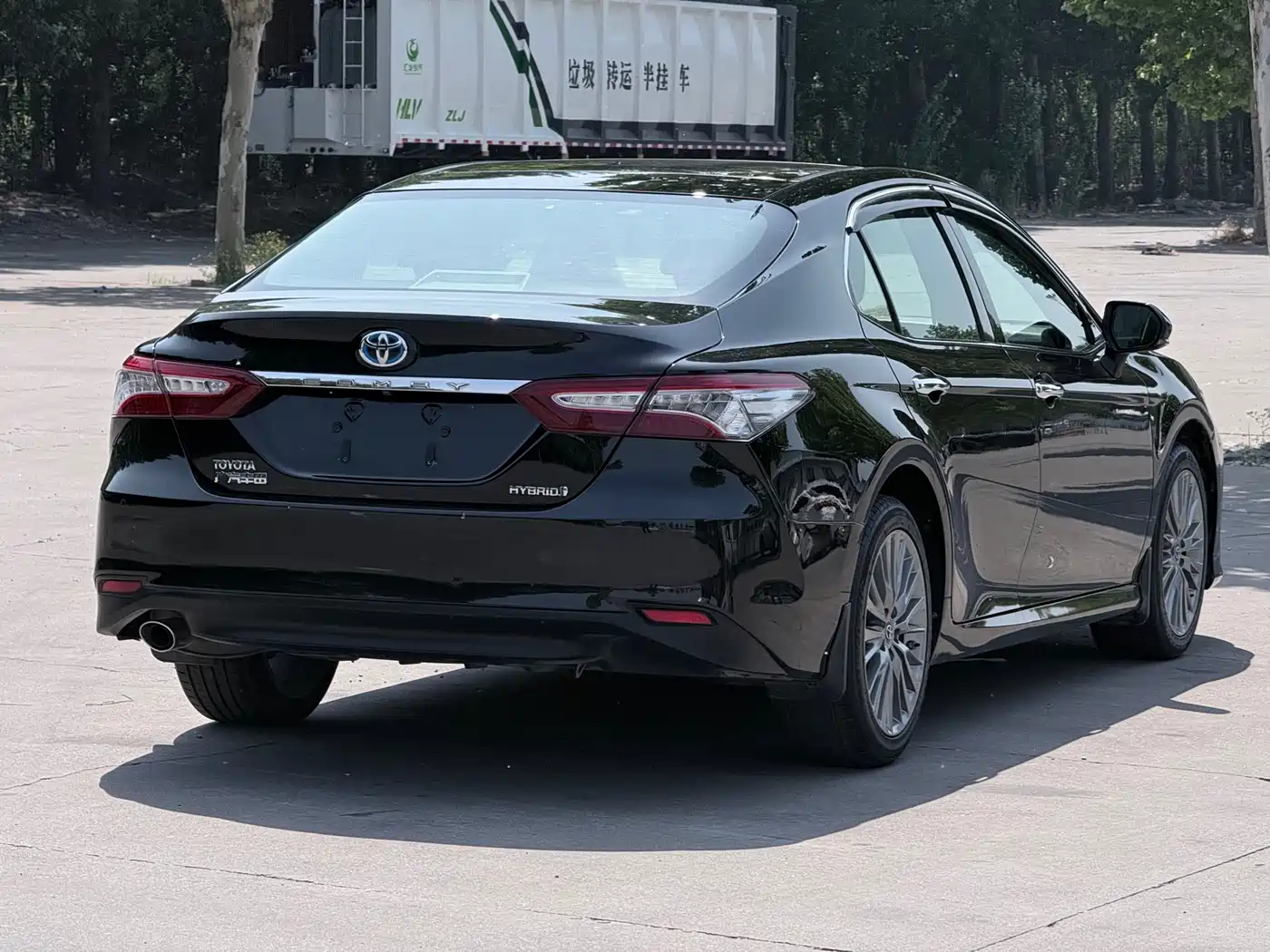 Toyota Camry 2018 Hybrid 2.5HG Luxury Edition фото 4