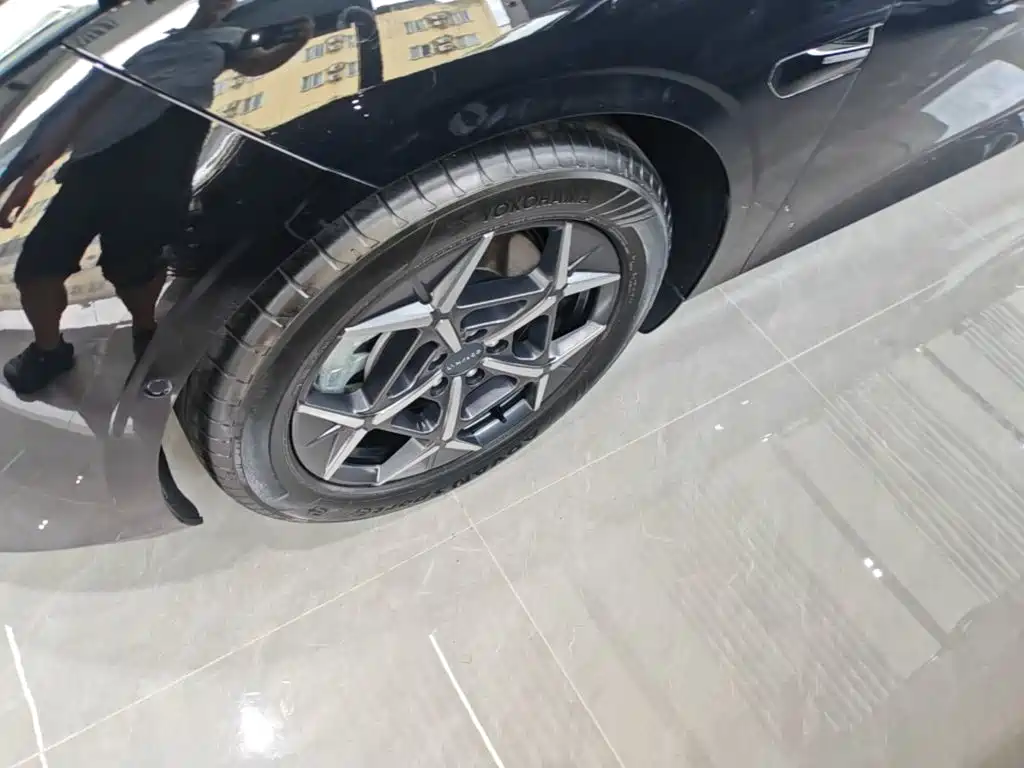 Lynk & Co 10 EM-P 2026 2025 240km Base