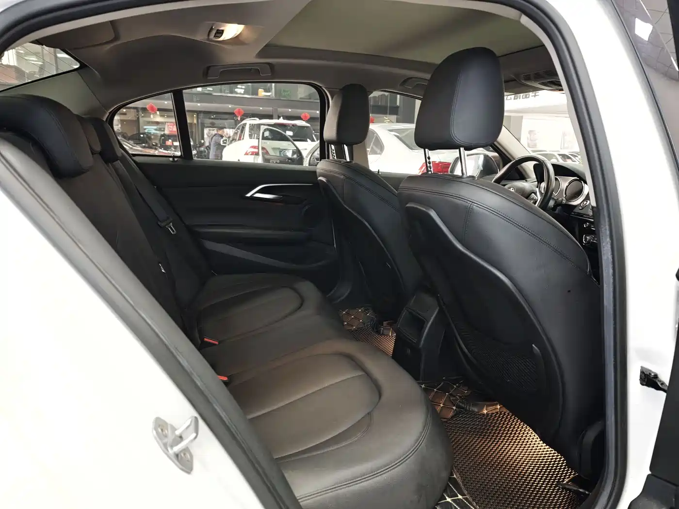 BMW 1 Series 2018 118i Sport Edition фото 5
