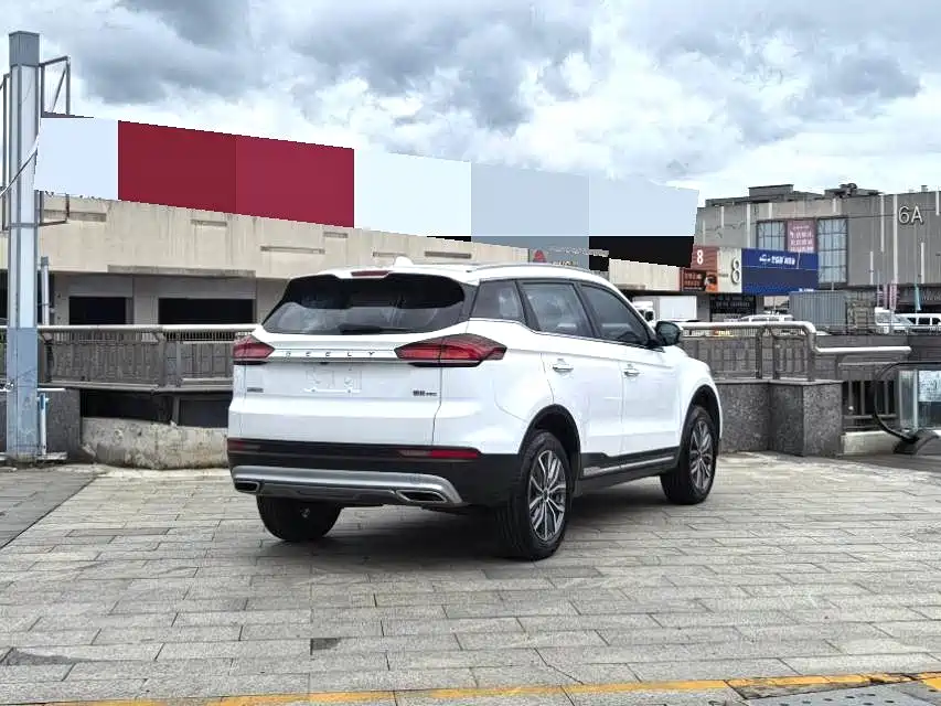 Photo 4 - Geely Atlas