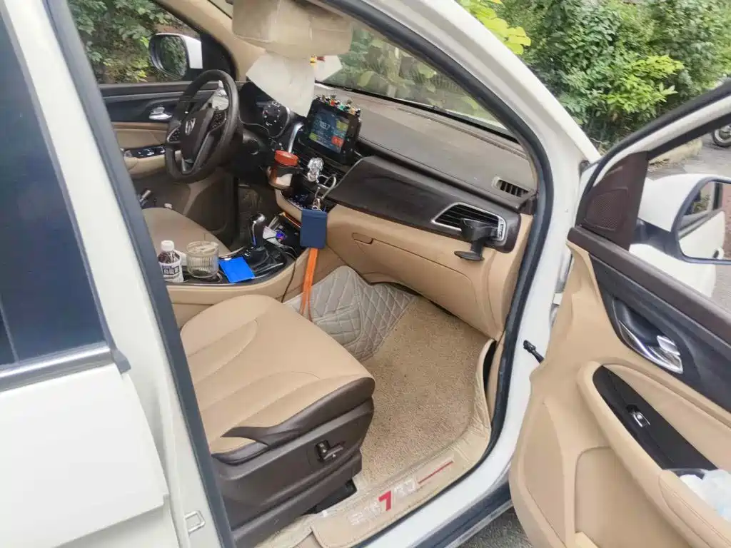 Photo 13 - Baojun 730