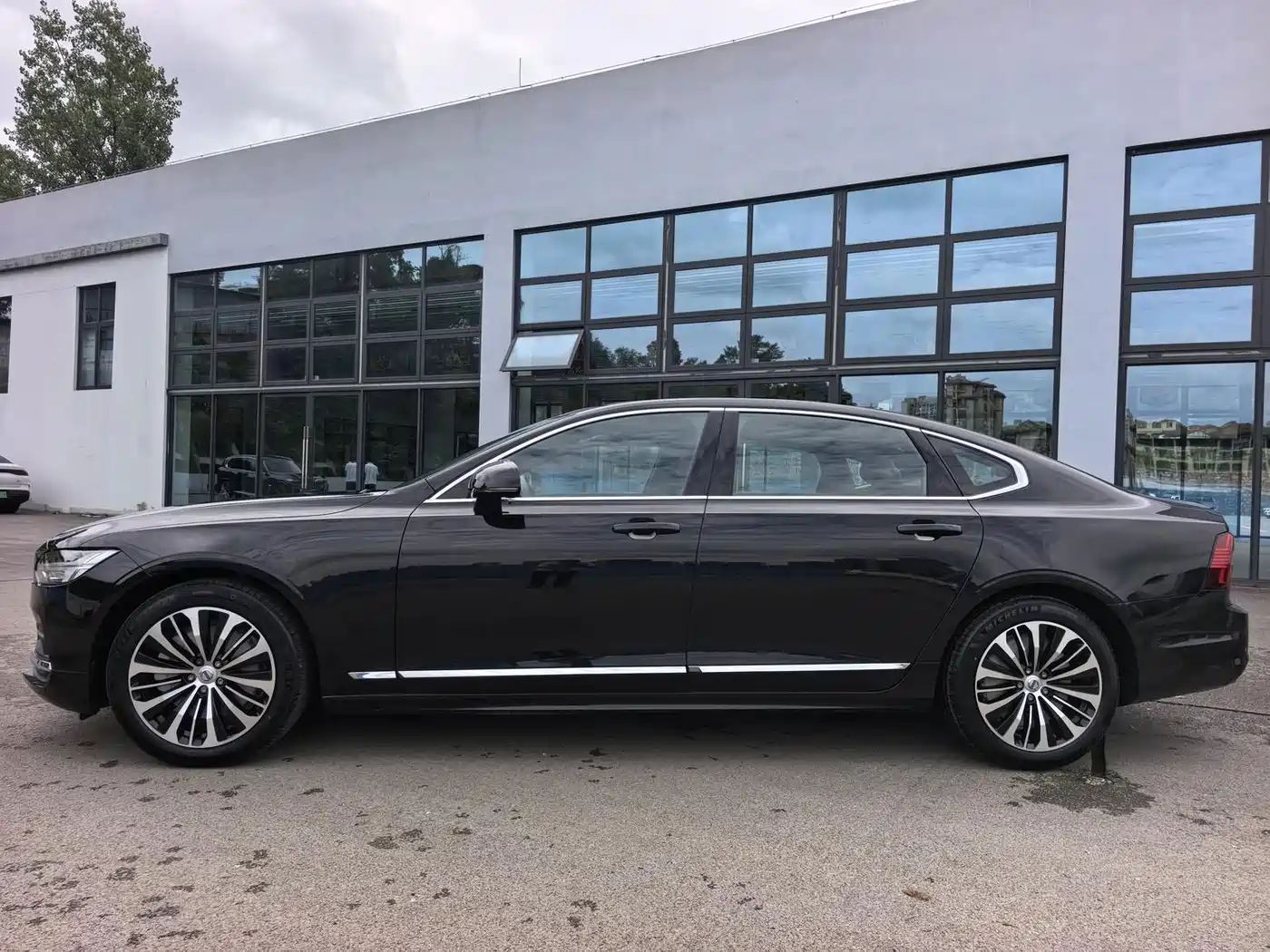 2025 Volvo S90