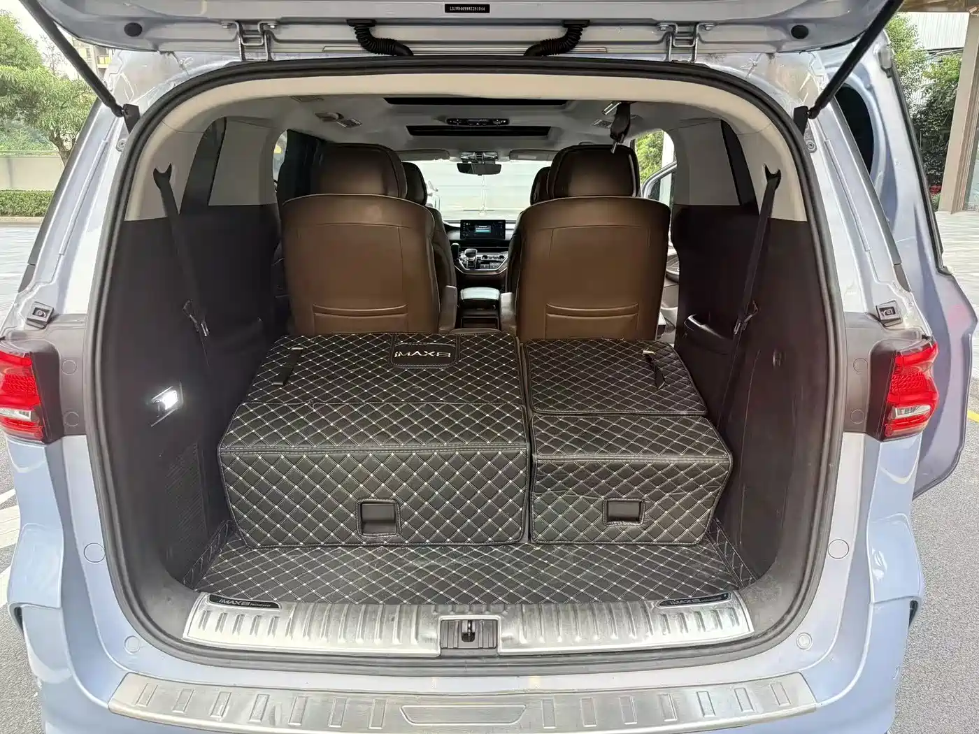 Roewe iMAX8 EV 2023 2022 Gold Edition