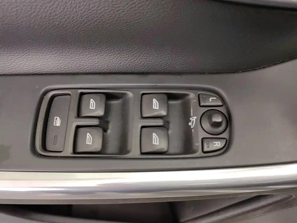 Фото 9 - Volvo XC60