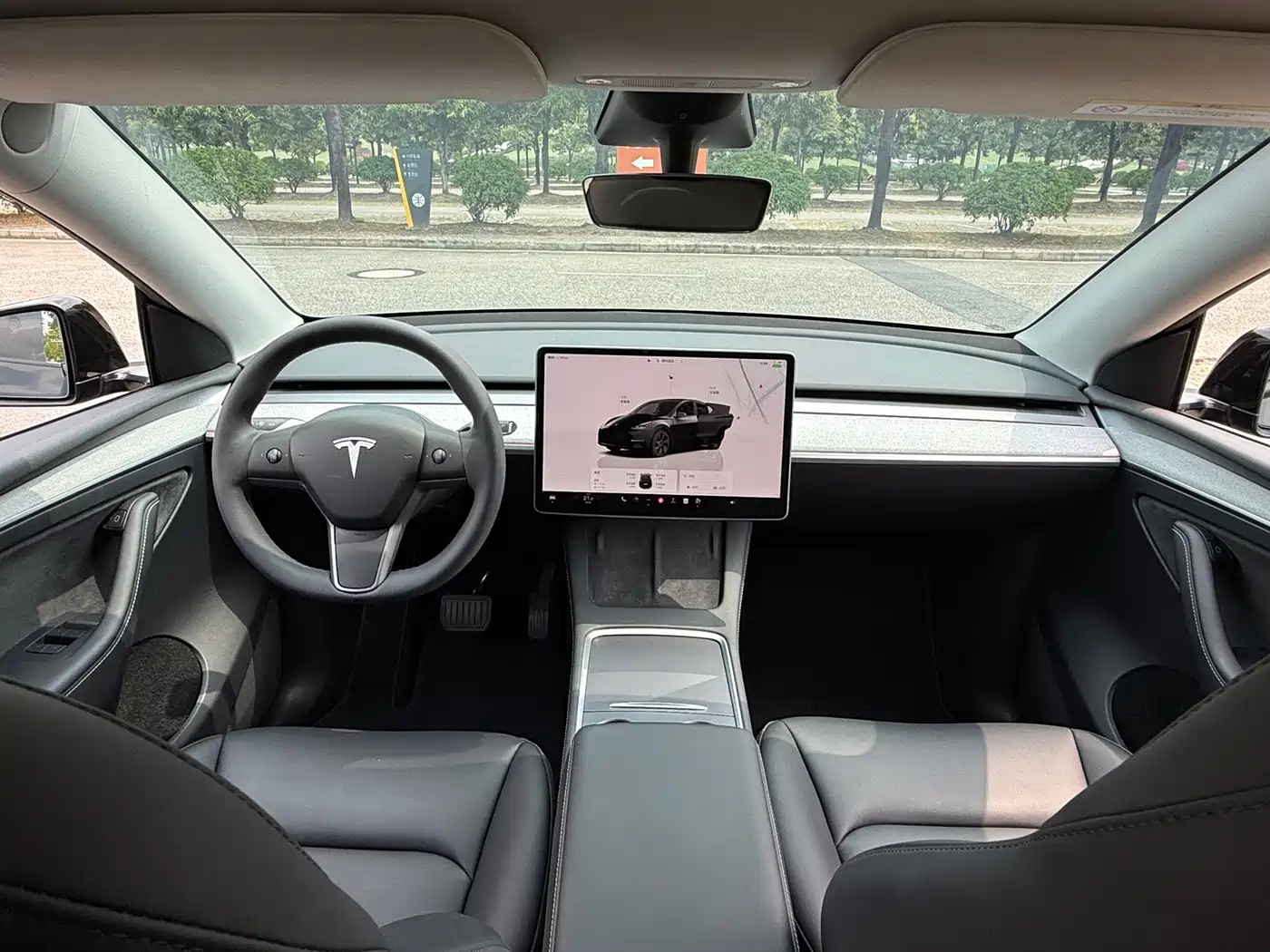 TESLA MODEL Y