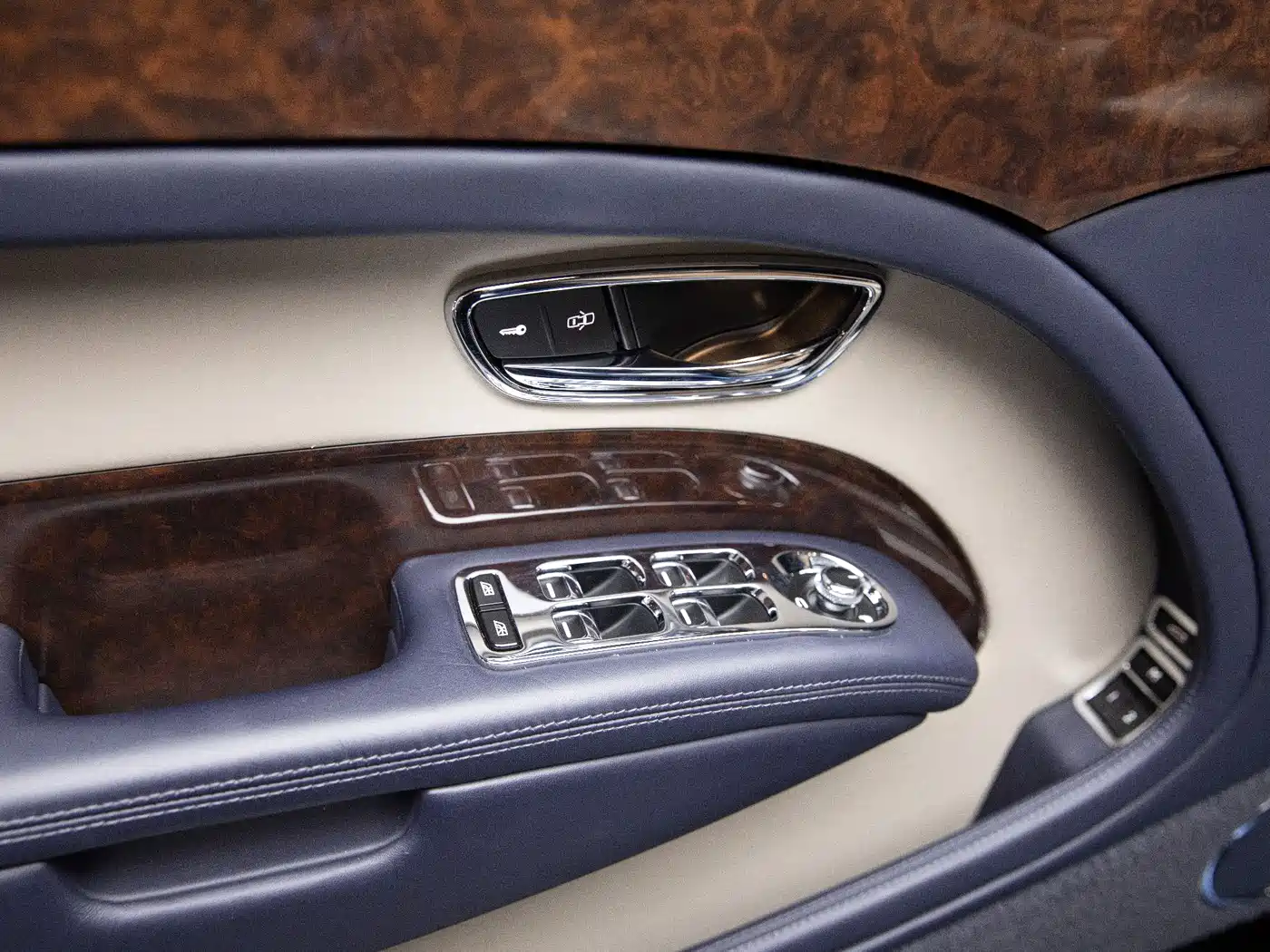 Bentley Mulsanne 2017 6.8T Long Wheelbase фото 17