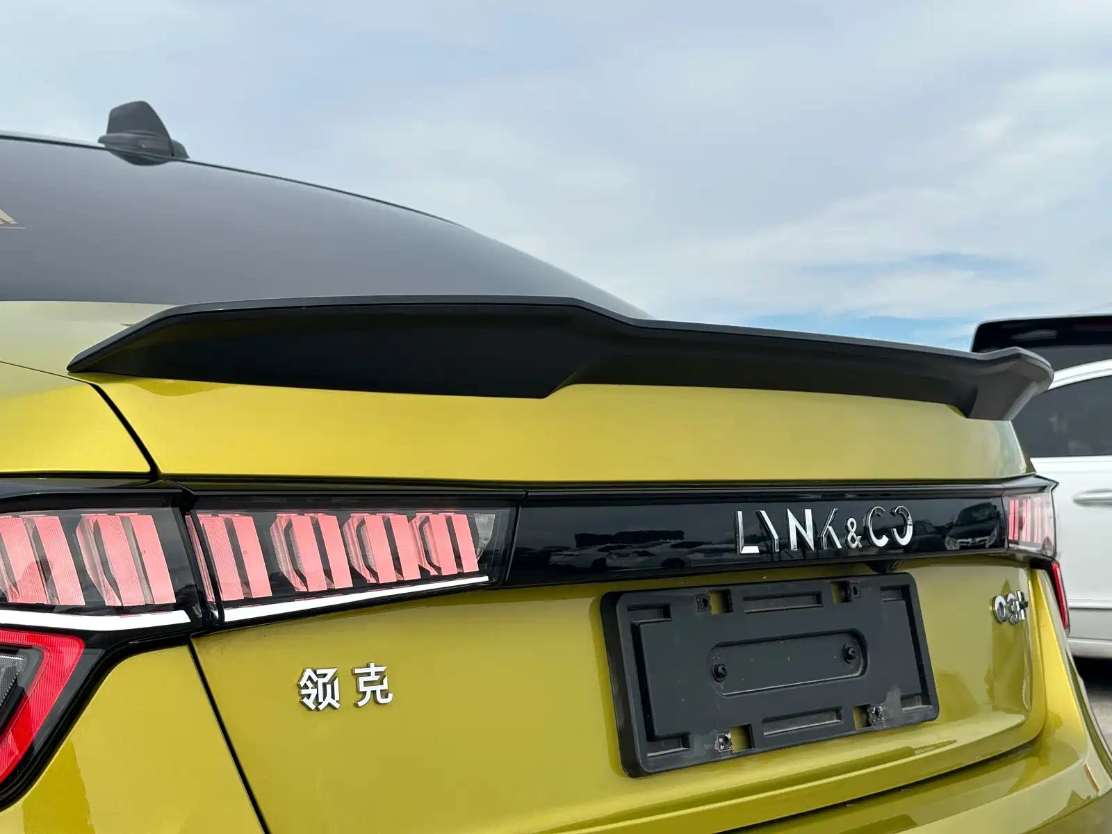 Фото 9 - Lynk & Co 03
