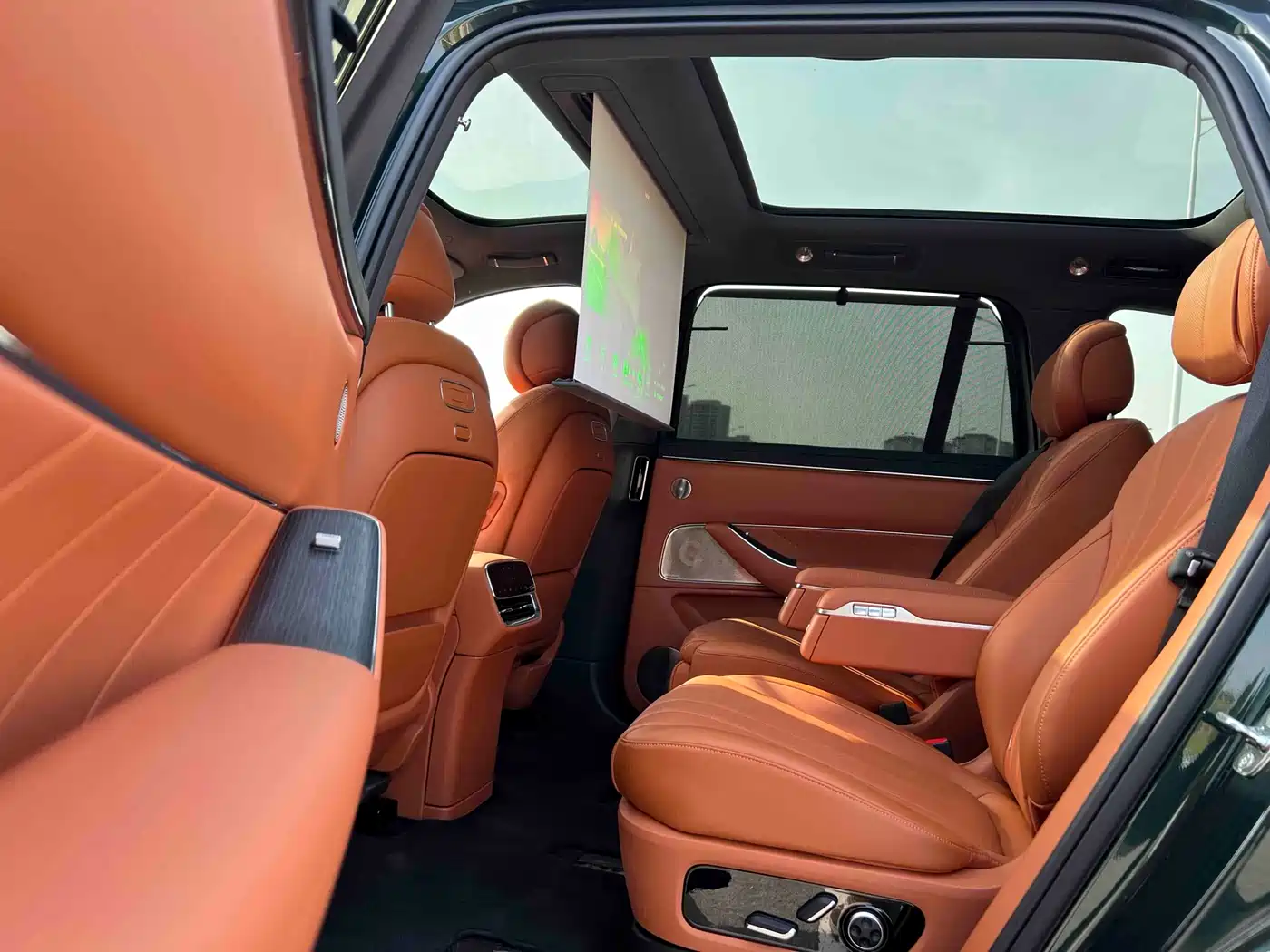 AITO Wenjie AITO M8 2025 Extended Range Ultra 53.4kWh 6-Seater фото 6