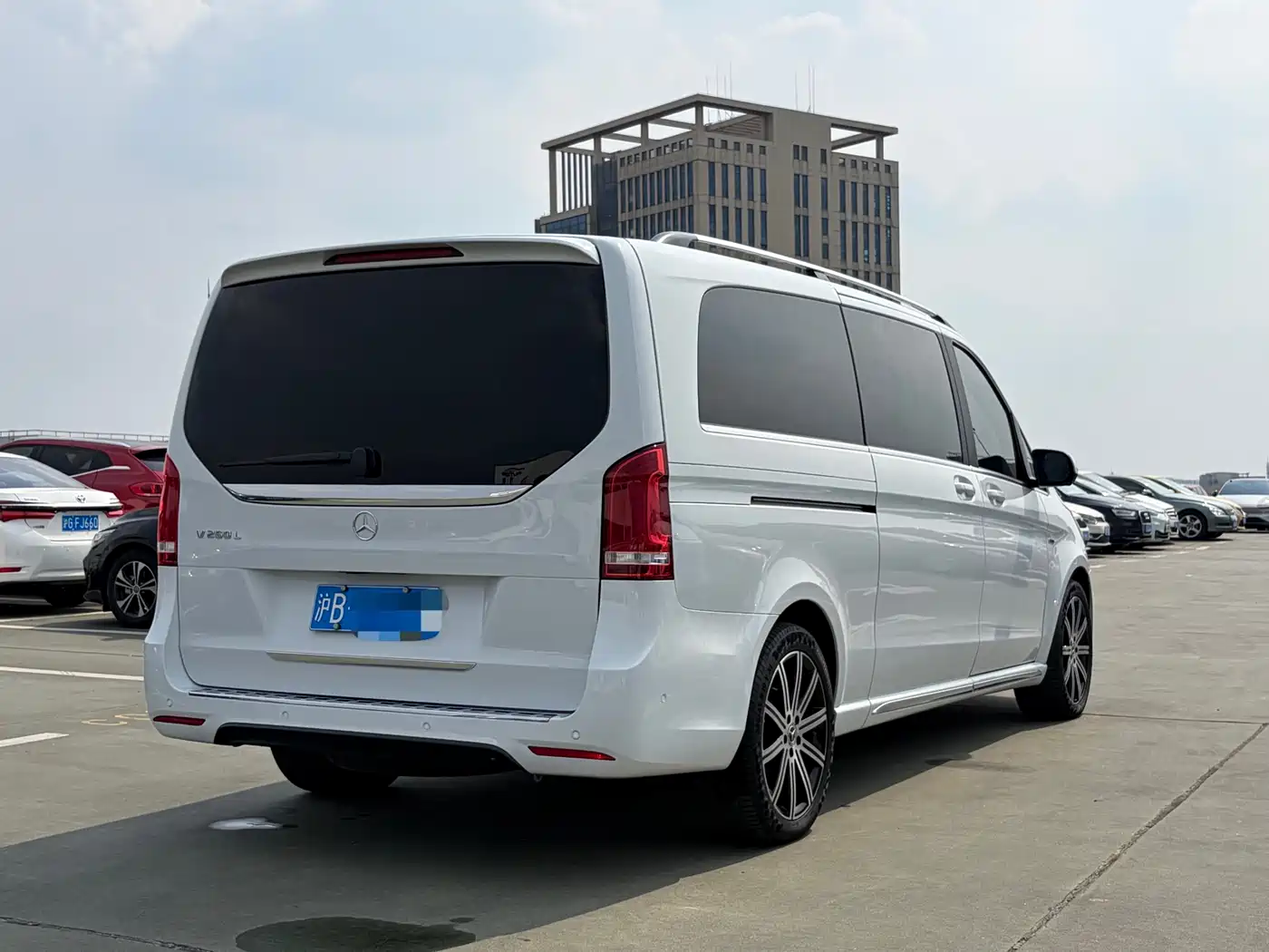 Mercedes-Benz V-Class 2021 V 260 L Long Wheelbase Luxury Edition фото 4