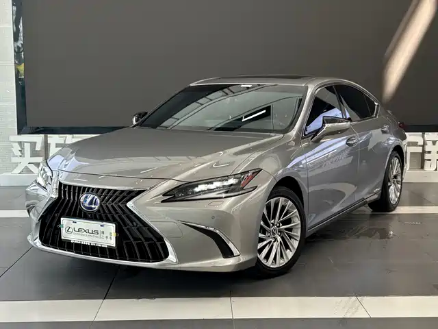 Lexus ES 2022