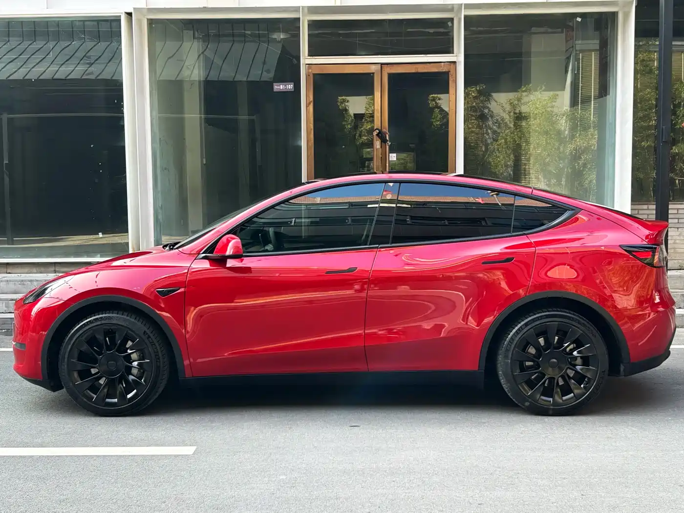 TESLA MODEL Y