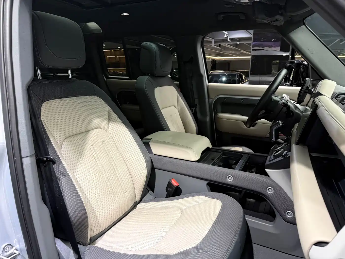 Land Rover Defender 2022 110 P400 X-DYNAMIC HSE фото 9