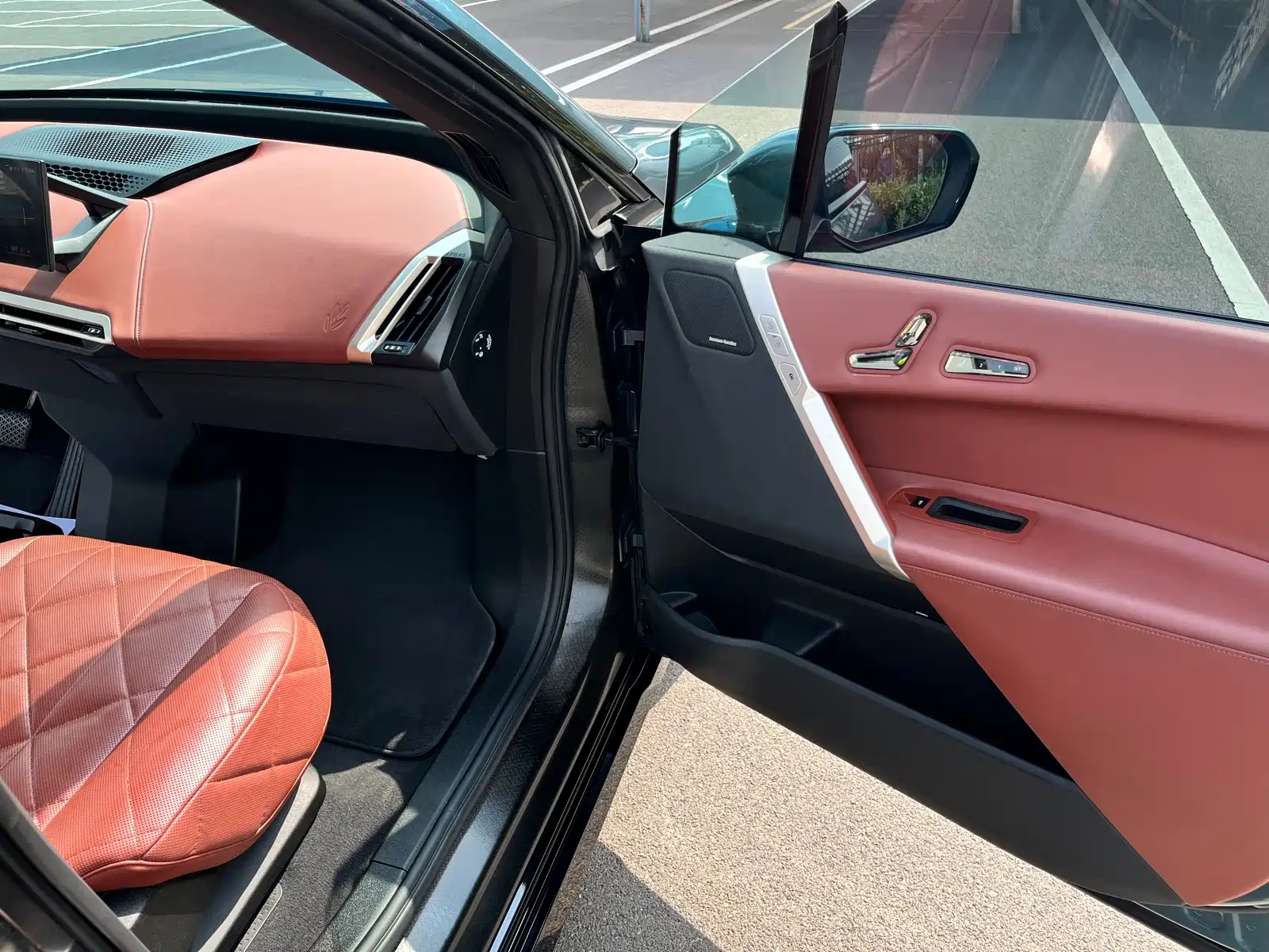 Фото 9 - BMW iX