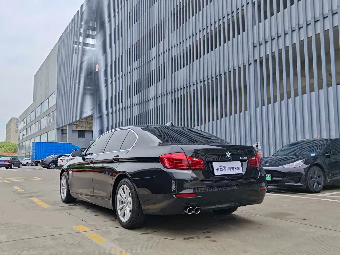 BMW 5 Series (Import) 2014 520i Classic фото 6