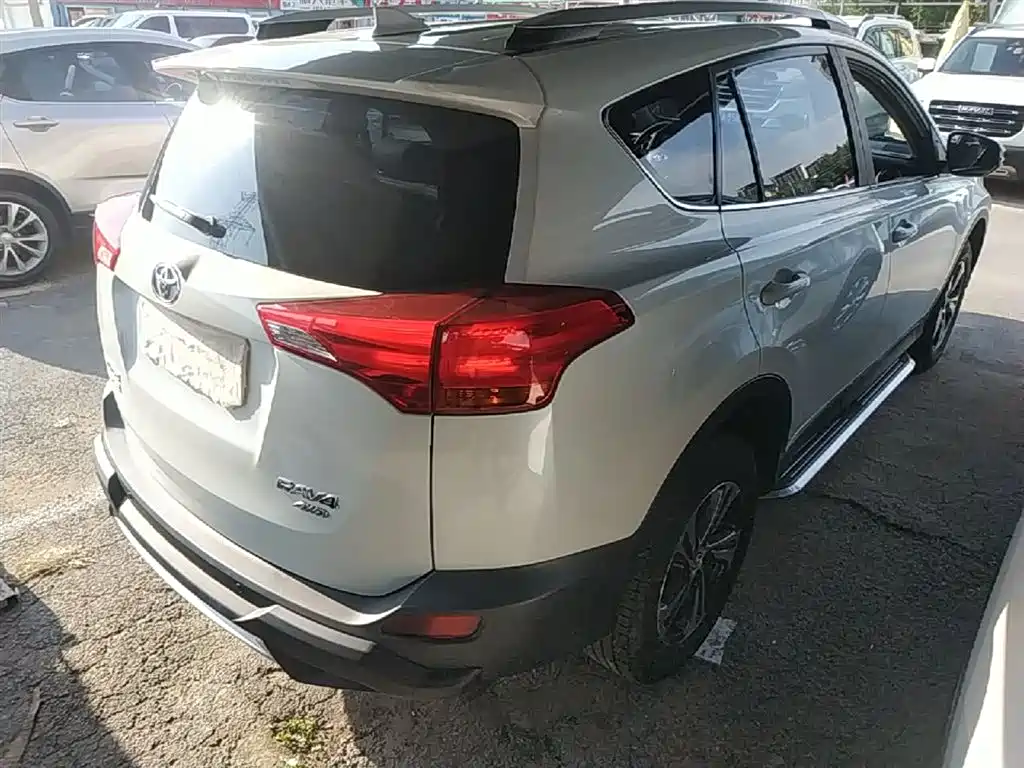 Toyota RAV4 Rongfang 2015 2.0L CVT 2WD Trend Edition фото 7