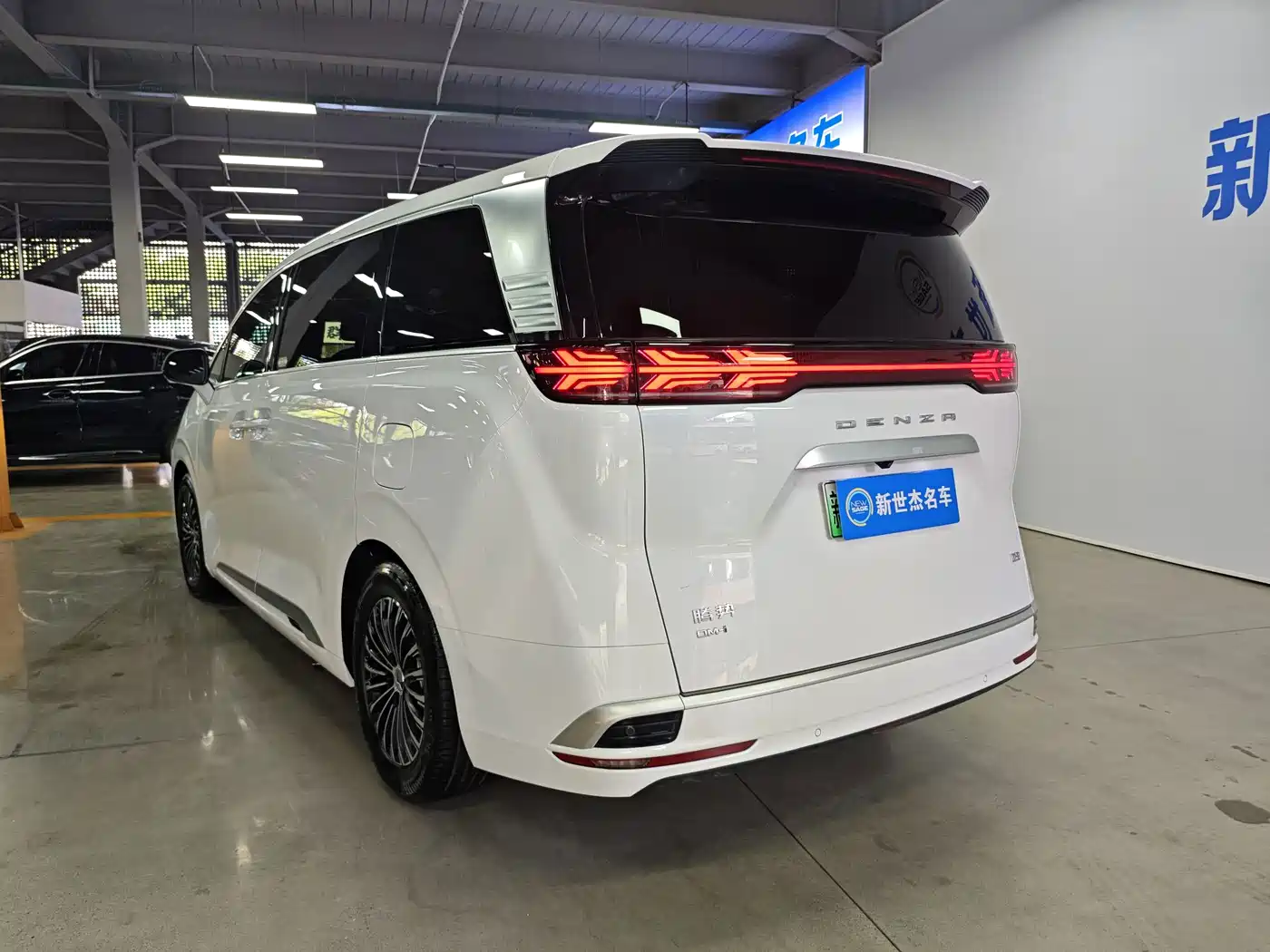Denza D9 2023 2022 DM-i 1040 Premium